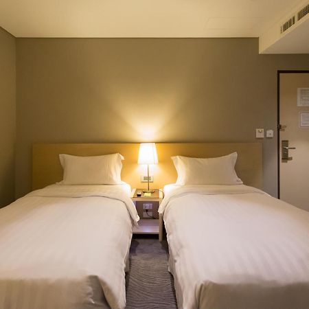 麗馨商旅七賢館 Hotel Kaohsiung Luaran gambar