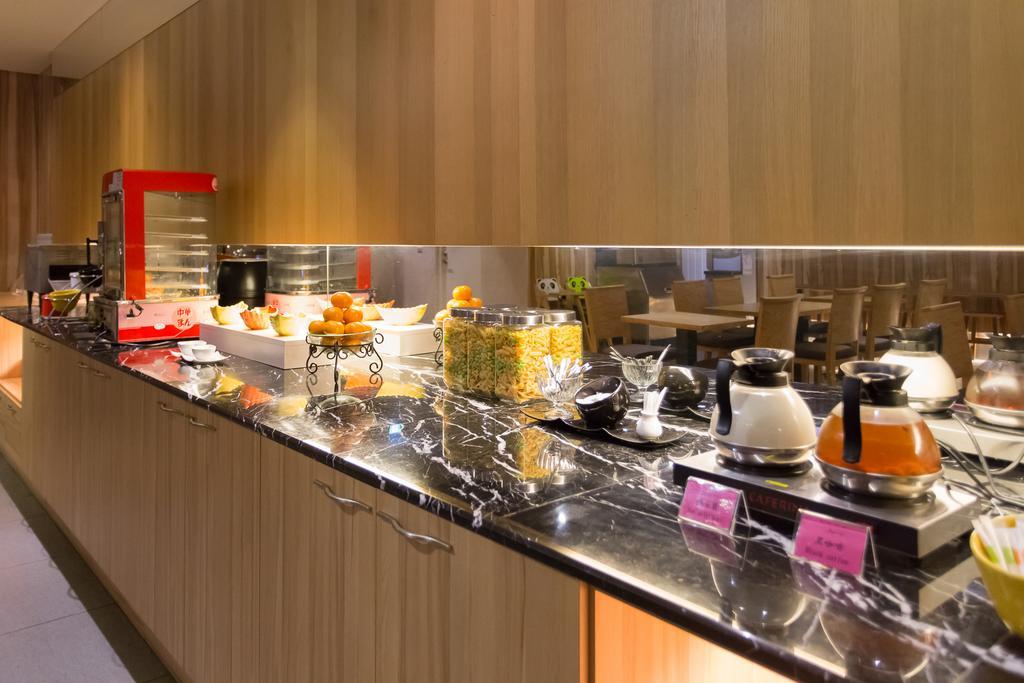 麗馨商旅七賢館 Hotel Kaohsiung Luaran gambar