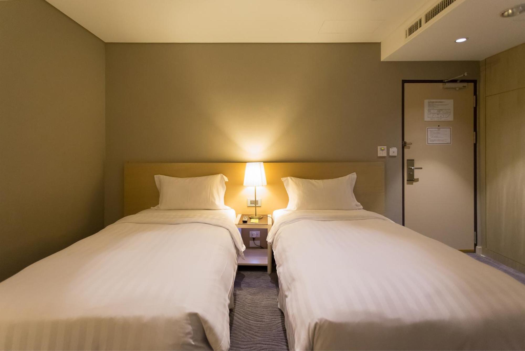 麗馨商旅七賢館 Hotel Kaohsiung Luaran gambar