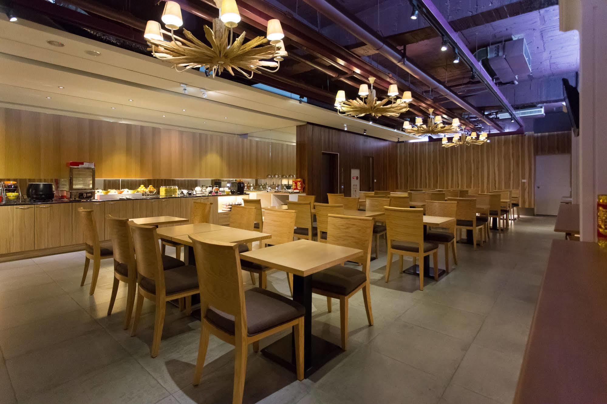麗馨商旅七賢館 Hotel Kaohsiung Luaran gambar