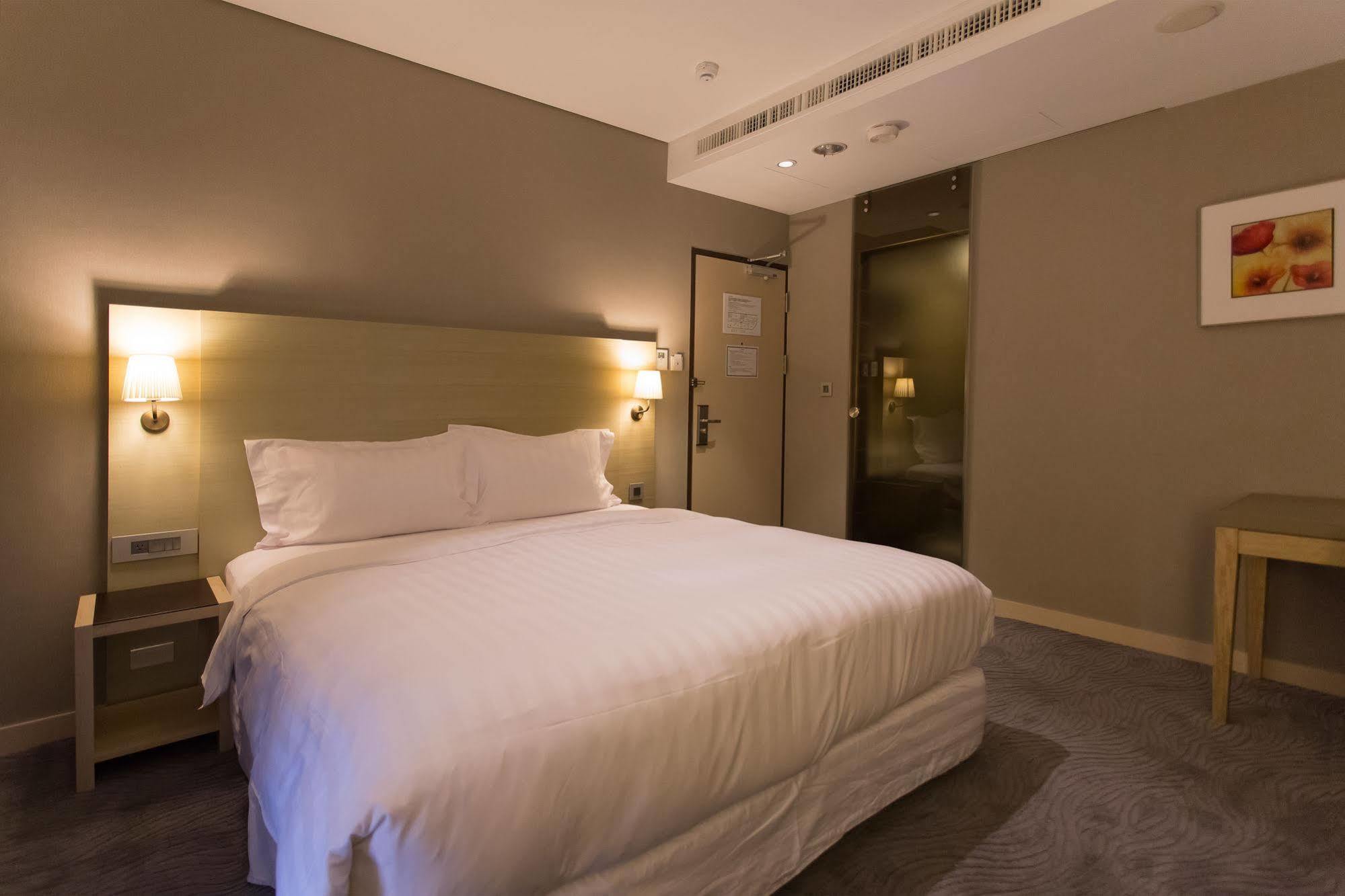麗馨商旅七賢館 Hotel Kaohsiung Luaran gambar