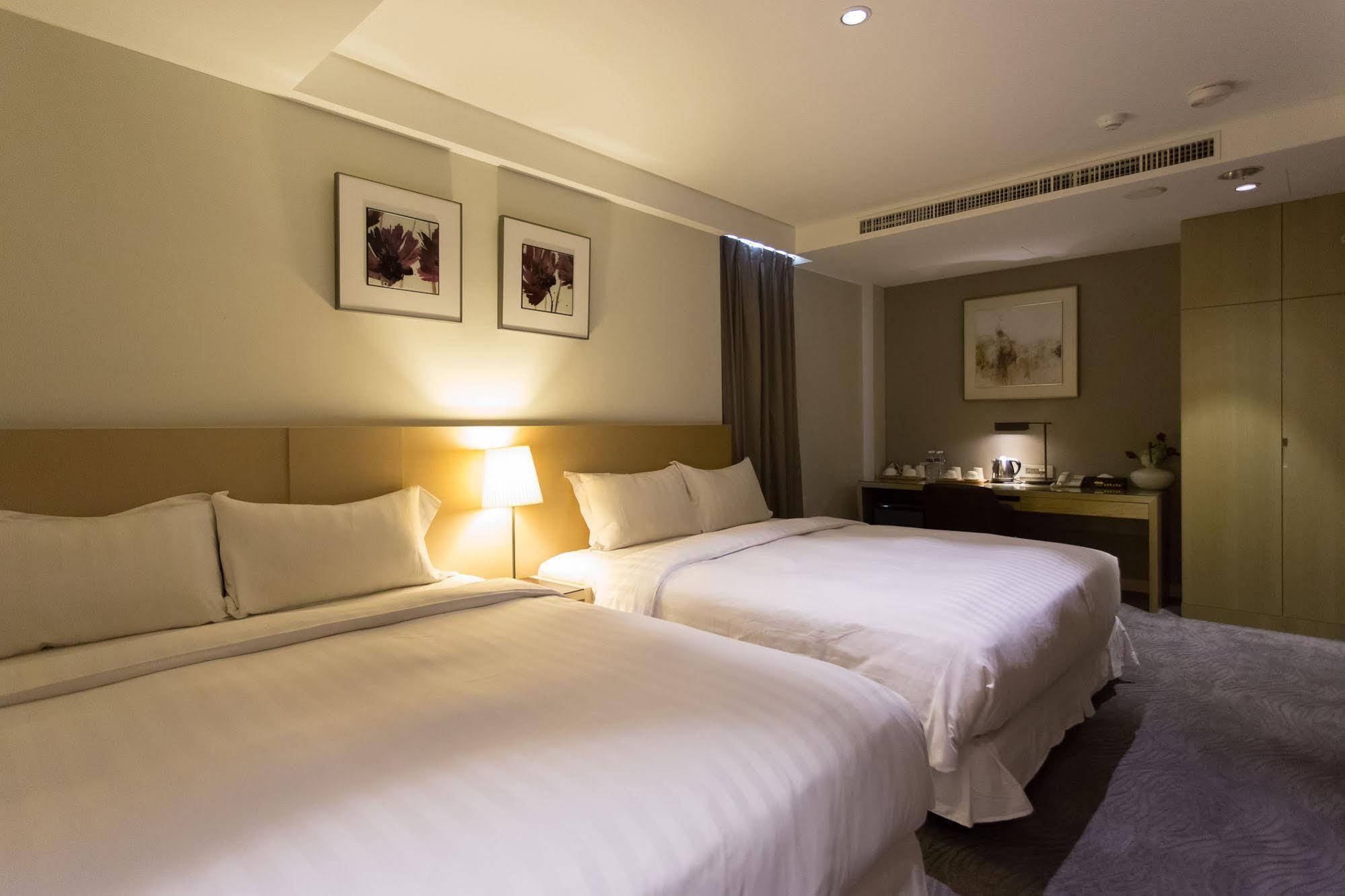 麗馨商旅七賢館 Hotel Kaohsiung Luaran gambar