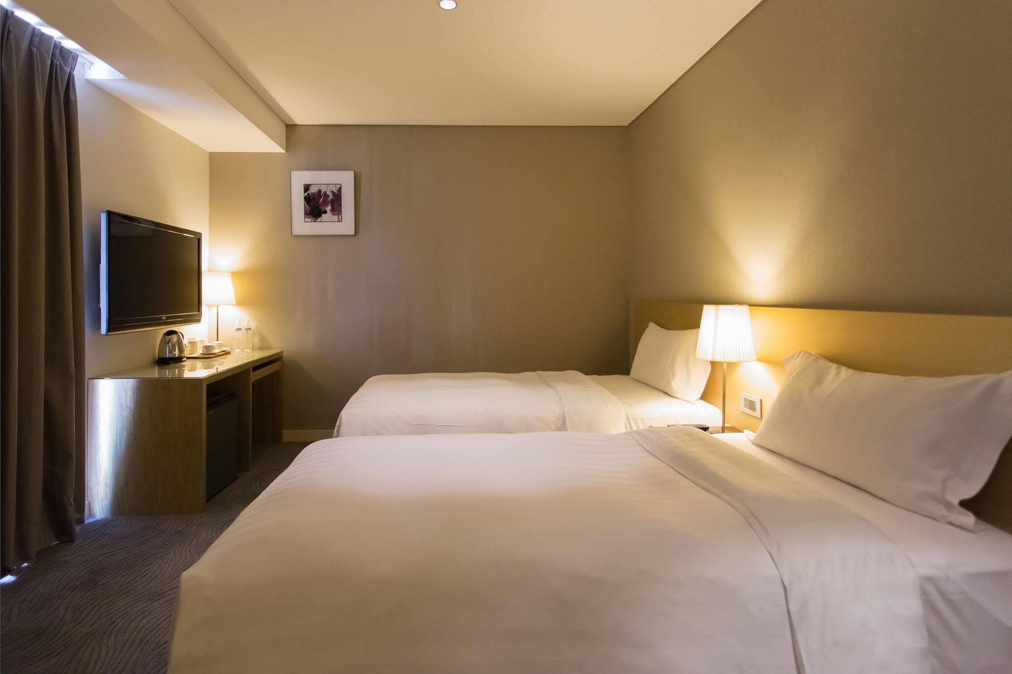 麗馨商旅七賢館 Hotel Kaohsiung Luaran gambar
