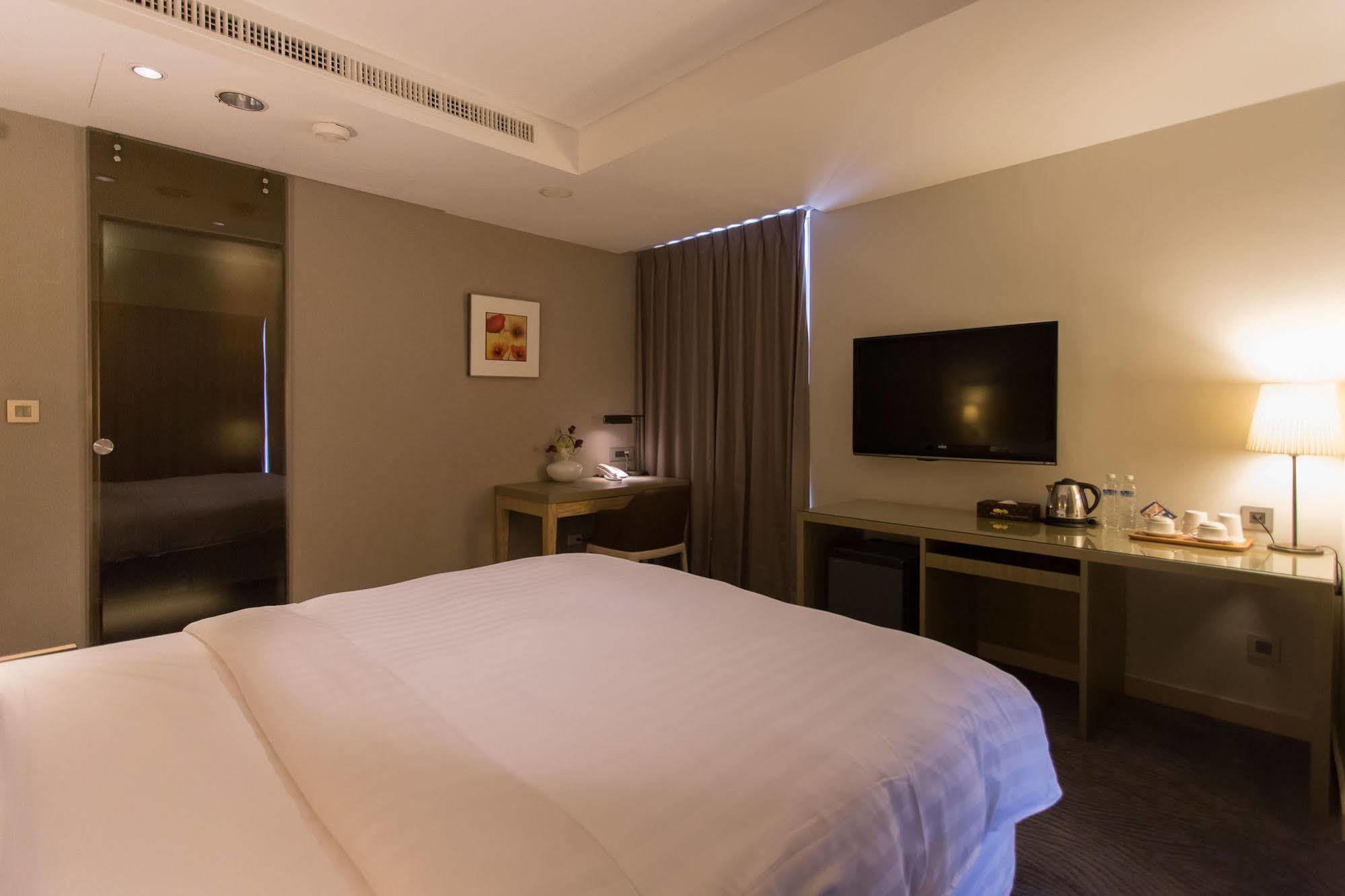 麗馨商旅七賢館 Hotel Kaohsiung Luaran gambar