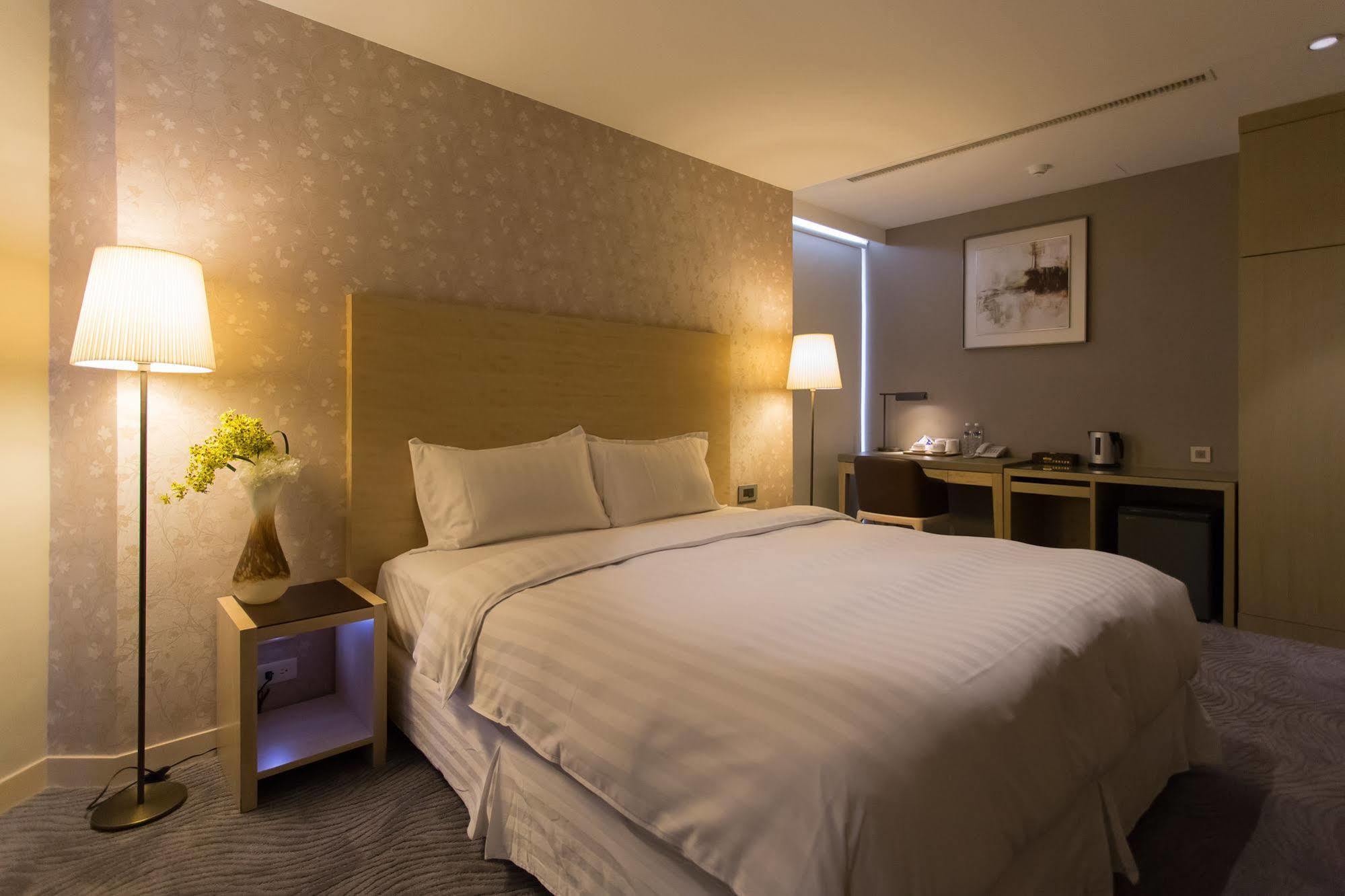 麗馨商旅七賢館 Hotel Kaohsiung Luaran gambar