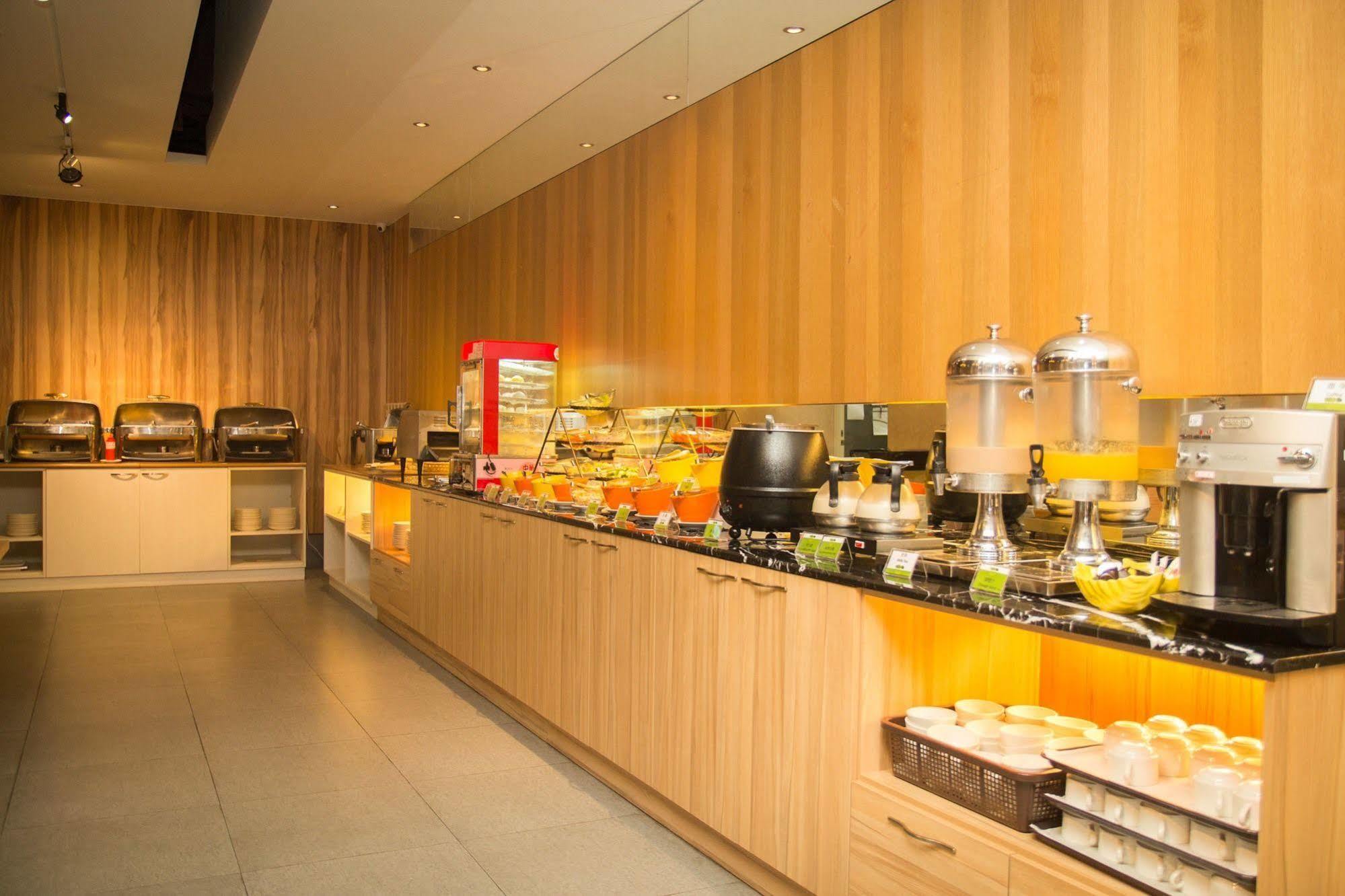 麗馨商旅七賢館 Hotel Kaohsiung Luaran gambar