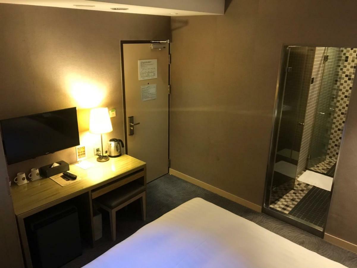 麗馨商旅七賢館 Hotel Kaohsiung Luaran gambar