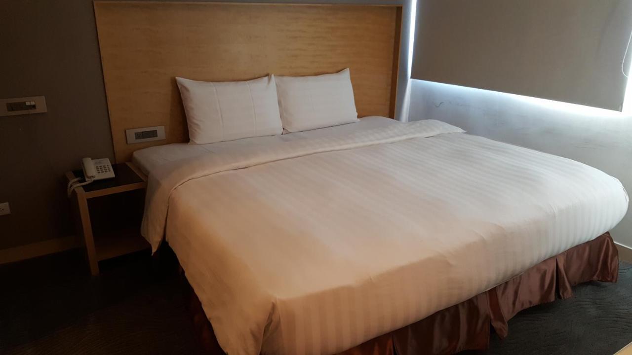 麗馨商旅七賢館 Hotel Kaohsiung Luaran gambar